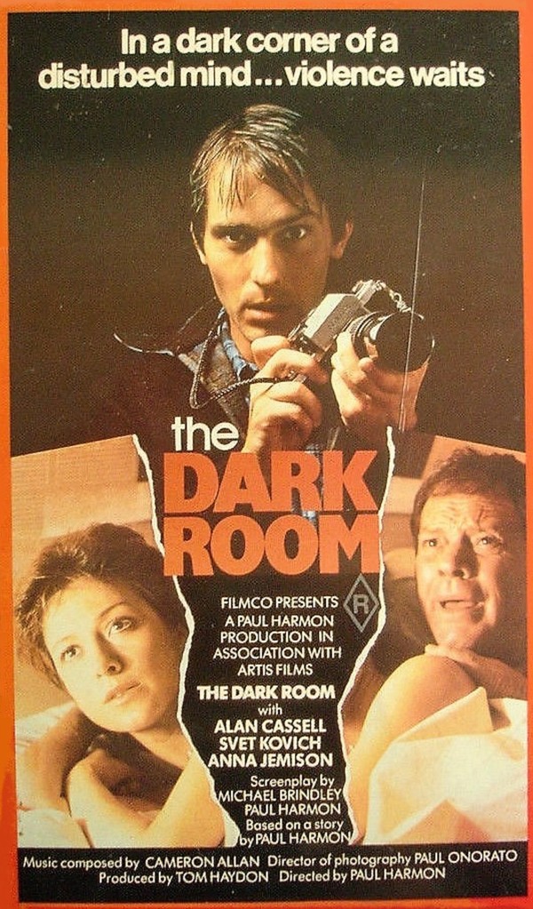 Темная комната (1982) постер